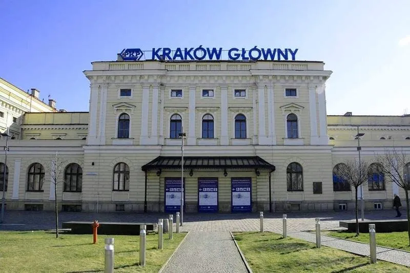 Gdzie znajduje się dworzec PKP w Krakowie? Odkryj ulicę, którą musisz znać!