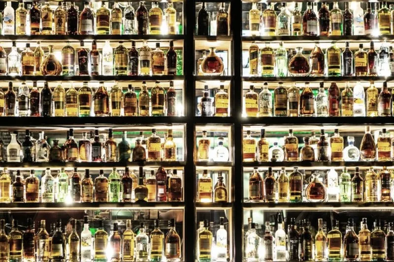 Ile alkoholu można przewieźć do Francji w 2026: limity i porady
