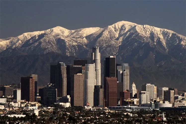 Ile czasu zajmuje lot z Frankfurtu do Los Angeles? Odkryj szczegóły podróży!