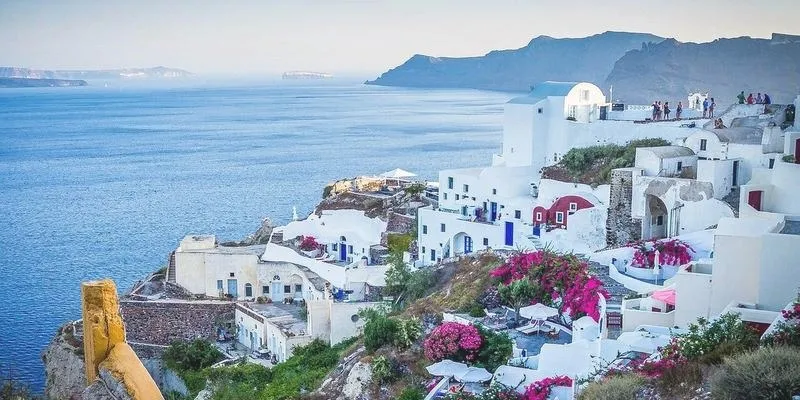Ile czasu zajmuje lot z Katowic na Santorini? Przewodnik dla podróżnych