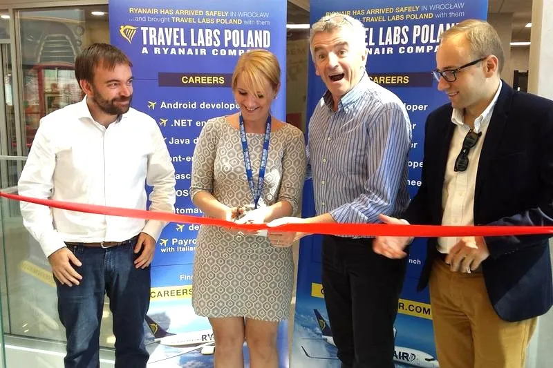 Ile czasu zajmuje podróż samolotem z Majorki do Wrocławia?