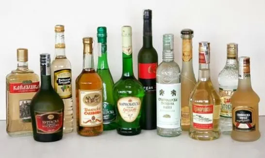 Ile można przewieźć alkoholu z Bułgarii: limity, cło i praktyczne porady