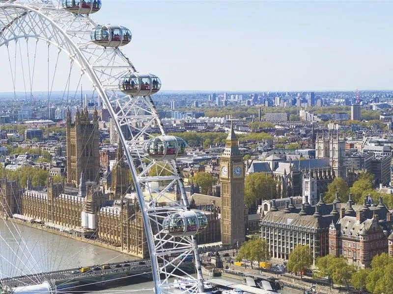 Ile trwa lot z Pyrzowic do Londynu? Sprawdź, zanim wyruszysz w podróż!