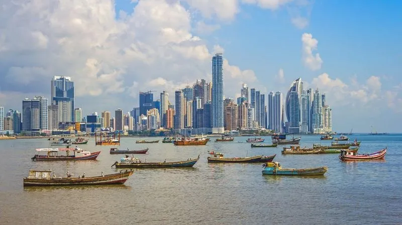 Jak długo trwa lot z Warszawy do Panamy? Sprawdź nasz przewodnik!