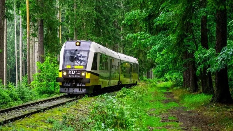Jak dojechać do Karpacza pociągiem PKP – praktyczny przewodnik dla podróżnych