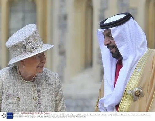 Jak dojechać z Dubaju do meczetu w Abu Dhabi: praktyczny przewodnik