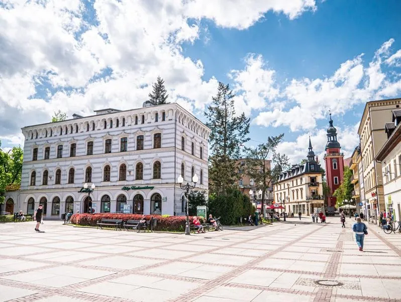 Jak dotrzeć do Cieplic Zdrój - najlepsze trasy i wskazówki podróżnicze