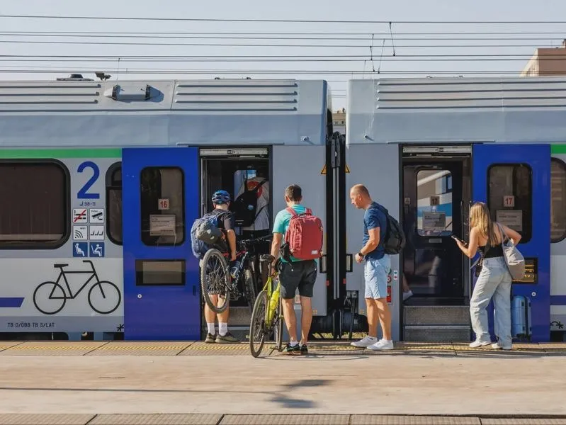Jak taniej podróżować z bliskimi PKP: porady na zakup biletów