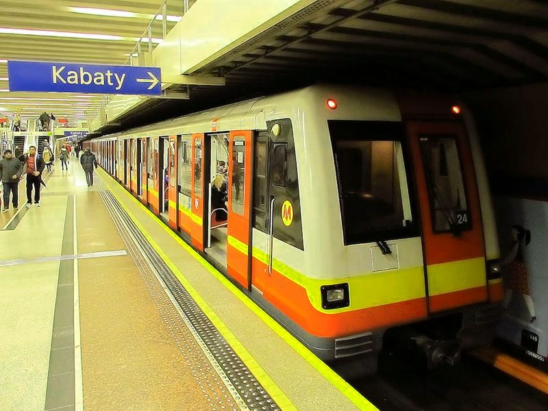 Jaki bilet wybrać na metro w Warszawie? Ceny i strefy w praktyce