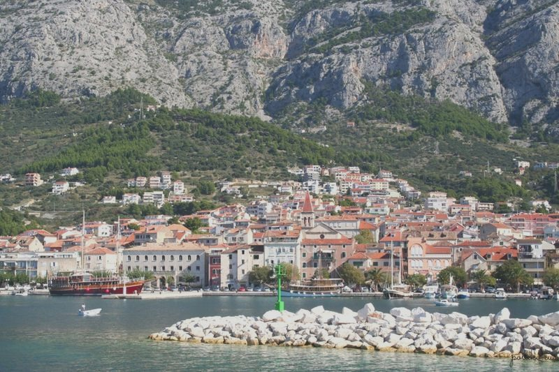 Makarska: dojazd samochodem, autobusem i samolotem – praktyczne trasy